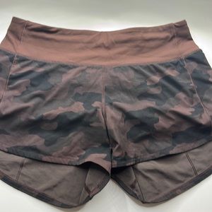 maroon camo lulu shorts
